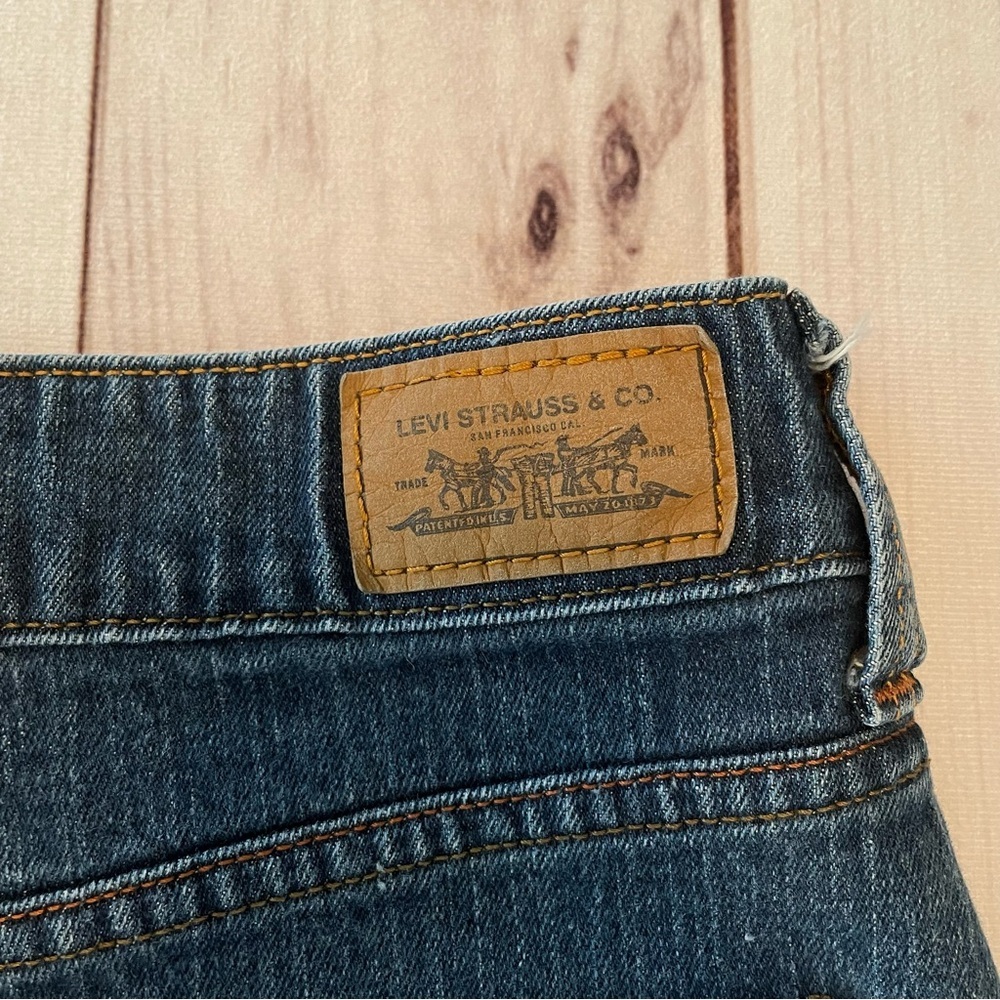 y2k Levi’s Denim Jean Skirt Size 8 Raw Edge Frayed Hem Asymmetrical Stitching - Picture 10 of 16